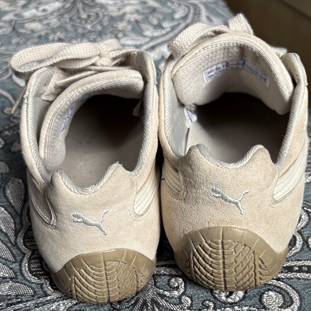 Puma Classic Suede Sneakers in Light Beige and Off-White - Picture 4 of 7